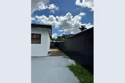 18310 NW 85th Ave, Hialeah, FL 33015 - Photo 12