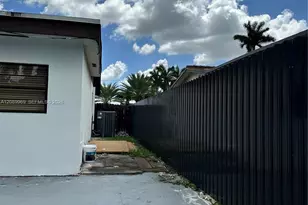 18310 NW 85th Ave, Hialeah, FL 33015 - Photo 12