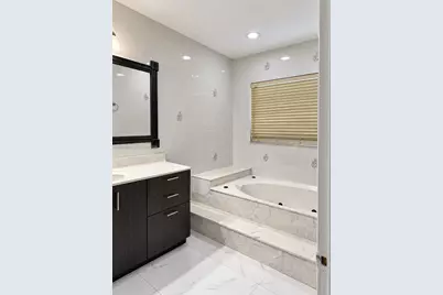18310 NW 85th Ave, Hialeah, FL 33015 - Photo 8