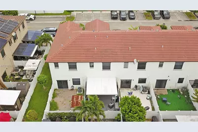 10628 W 33rd Way, Hialeah, FL 33018 - Photo 2