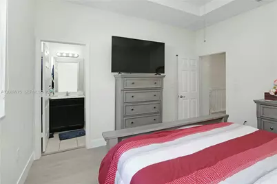 10628 W 33rd Way, Hialeah, FL 33018 - Photo 16