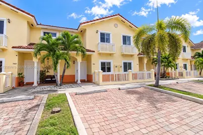 7464 NW 180th St, Hialeah, FL 33015 - Photo 2