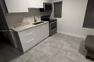 2020 Washington St, Hollywood, FL 33020 - Photo 2