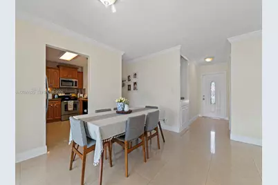 8530 NW 179th St, Hialeah, FL 33015 - Photo 12