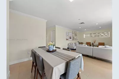 8530 NW 179th St, Hialeah, FL 33015 - Photo 16