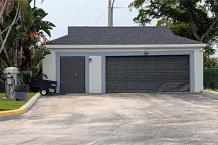 211 SW 113th Way, Pembroke Pines, FL 33025 - Photo 60