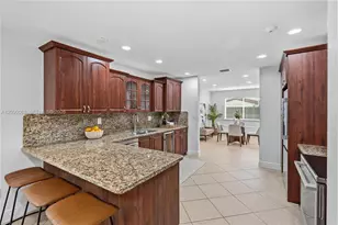 7311 Sabal Dr, Miami Lakes, FL 33014 - Photo 10