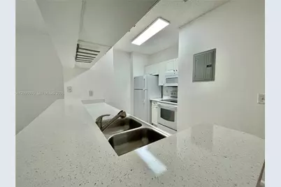 17125 N Bay Rd #3213, Sunny Isles Beach, FL 33160 - Photo 2