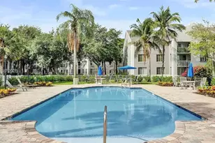 655 SW 111th Way, Pembroke Pines, FL 33025 - Photo 2