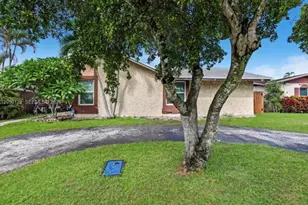 281 SW 83rd Ave, North Lauderdale, FL 33068 - Photo 4