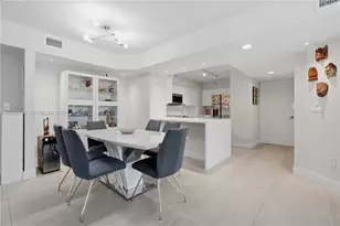 1155 Brickell Bay Dr, Miami, FL 33131 - Photo 2