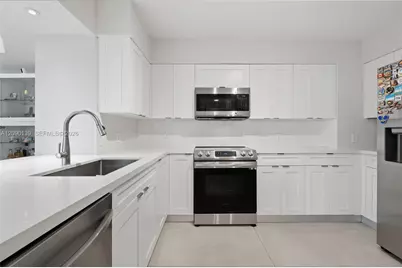 1155 Brickell Bay Dr #704, Miami, FL 33131 - Photo 4