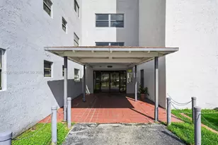 8075 NW 7th St, Miami, FL 33126 - Photo 10