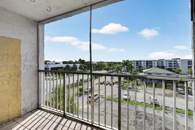 8075 NW 7th St #503, Miami, FL 33126 - Photo 30