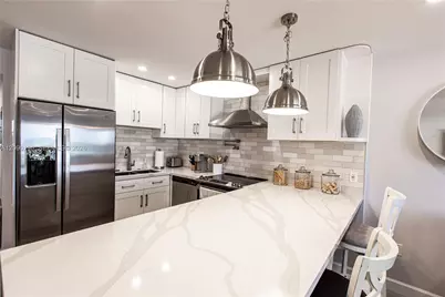 300 Oregon St #204, Hollywood, FL 33019 - Photo 12