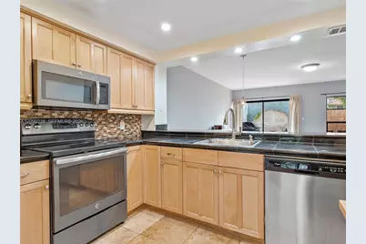 515 NE 38th St #10, Miami, FL 33137 - Photo 6