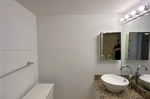 41 SE 5th St, Miami, FL 33131 - Photo 16