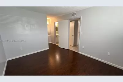 200 W Palm Cir W #104, Pembroke Pines, FL 33025 - Photo 16
