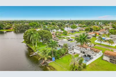1150 NW 86th Ter, Pembroke Pines, FL 33024 - Photo 52