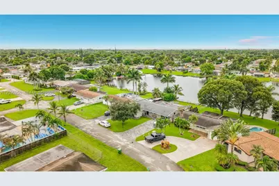 1150 NW 86th Ter, Pembroke Pines, FL 33024 - Photo 8