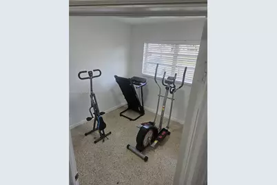 5318 W 4th Ln, Hialeah, FL 33012 - Photo 10