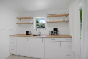975 SW 10th St, Miami, FL 33130 - Photo 8