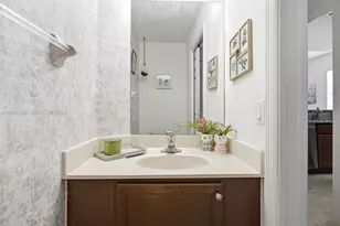 11605 NW 89th St, Doral, FL 33178 - Photo 12