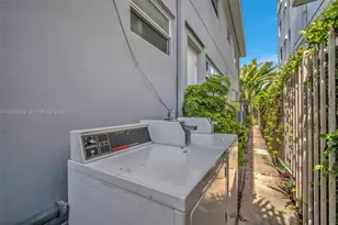 8010 Tatum Waterway Dr, Miami Beach, FL 33141 - Photo 22