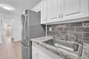 8010 Tatum Waterway Dr, Miami Beach, FL 33141 - Photo 16