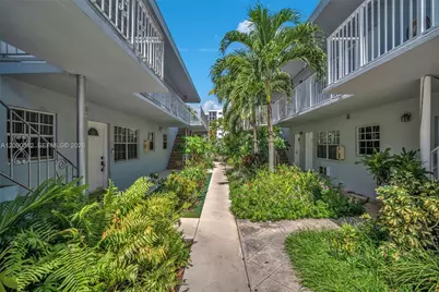 8010 Tatum Waterway Dr #5, Miami Beach, FL 33141 - Photo 4