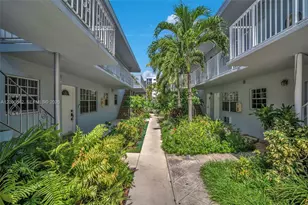 8010 Tatum Waterway Dr, Miami Beach, FL 33141 - Photo 4
