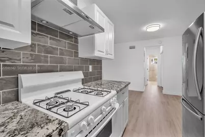 8010 Tatum Waterway Dr #5, Miami Beach, FL 33141 - Photo 12