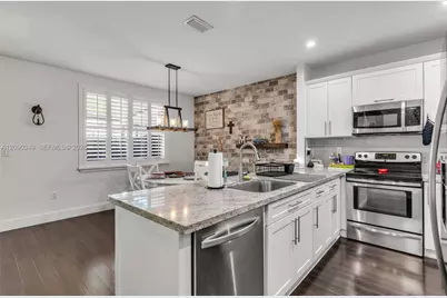 1002 NE 41st Pl, Homestead, FL 33033 - Photo 10