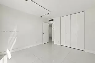 3475 N Country Club Dr, Aventura, FL 33180 - Photo 18
