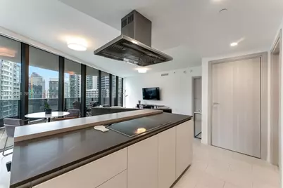 1000 Brickell Plz #2401, Miami, FL 33131 - Photo 10