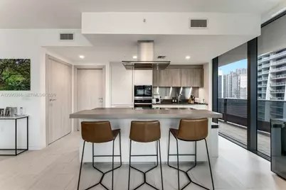 1000 Brickell Plz #2401, Miami, FL 33131 - Photo 8