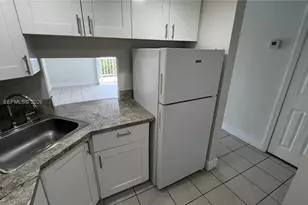 4550 NW 9th St, Miami, FL 33126 - Photo 6