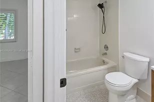 2212 S Cypress Bend Dr, Pompano Beach, FL 33069 - Photo 10