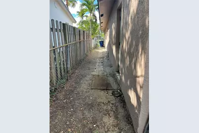 217 SW 10th St, Hallandale Beach, FL 33009 - Photo 20