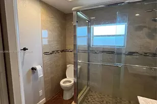 217 SW 10th St, Hallandale Beach, FL 33009 - Photo 8