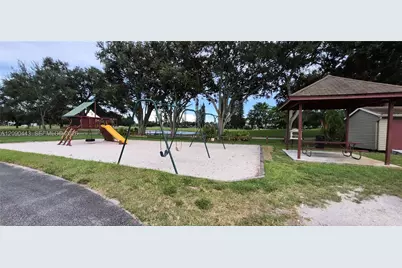 1441 W Fairway Rd, Pembroke Pines, FL 33026 - Photo 36