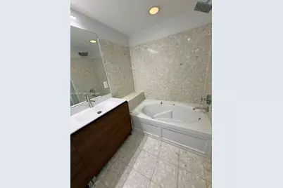 185 SW 7th St #3703, Miami, FL 33130 - Photo 10