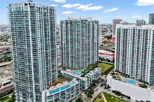 90 SW 3rd St, Miami, FL 33130 - Photo 2