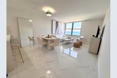 2899 Collins Ave #1037, Miami Beach, FL 33140 - Photo 2