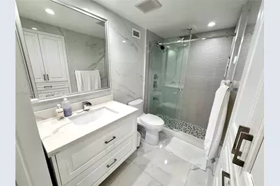 2899 Collins Ave #1037, Miami Beach, FL 33140 - Photo 6
