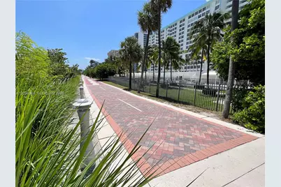 2899 Collins Ave #1037, Miami Beach, FL 33140 - Photo 16