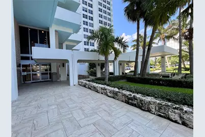 2899 Collins Ave #1037, Miami Beach, FL 33140 - Photo 24