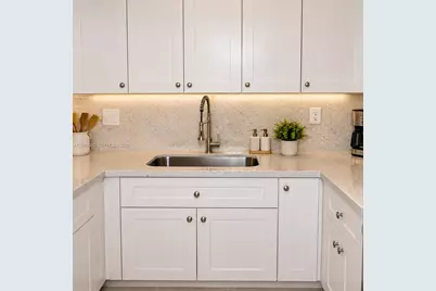 1815 W 56th St #104, Hialeah, FL 33012 - Photo 4