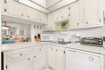 1040 Country Club Dr #208, Margate, FL 33063 - Photo 4