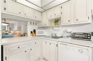 1040 Country Club Dr, Margate, FL 33063 - Photo 4